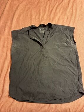 FIGS FreeX Women’s Rafaela Black Scrub Top